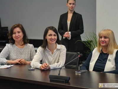 Вручение дипломов магистрантам института заочного образования / Фото: Павел Железняк