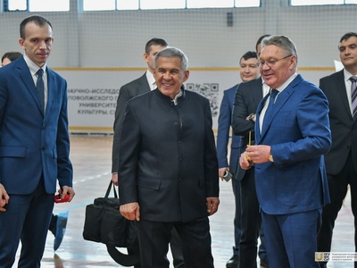 Рустам Минниханов в Центре гребных видов спорта / Фото: Павел Железняк