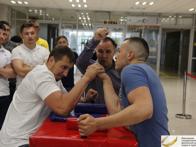 Соревнования по армрестлингу в зачет Спартакиады среди студентов Поволжской академии / Фото Ильдар Муллин, Ирина Охотникова