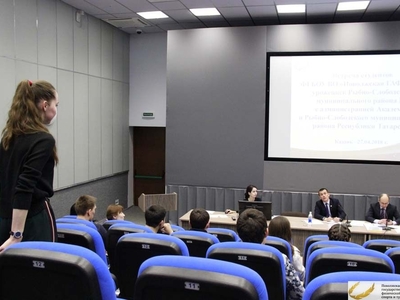 Встреча студентов Поволжской академии с начальником отдела по молодежной политике, спорту и туризму Рыбно-Слободского района Алмазом Мухаметшиным/Фото Сергей Козин