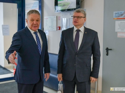 Ректор КГМУ Алексей Созинов посетил НИИ Поволжского университета / Фото: Павел Железняк