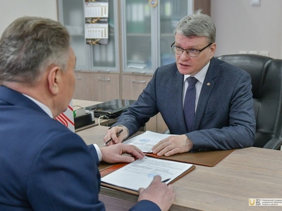Ректор КГМУ Алексей Созинов посетил НИИ Поволжского университета / Фото: Павел Железняк