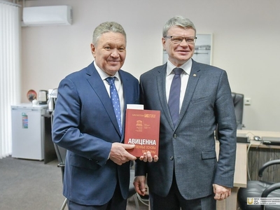 Ректор КГМУ Алексей Созинов посетил НИИ Поволжского университета / Фото: Павел Железняк