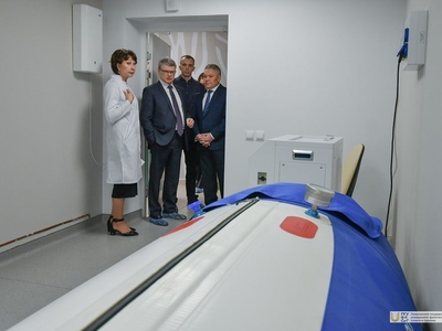 Ректор КГМУ Алексей Созинов посетил НИИ Поволжского университета / Фото: Павел Железняк