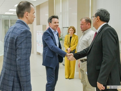 Визит ректора Бухарского госуниверситета Обиджона Хамидова в университет / Фото: Павел Железняк