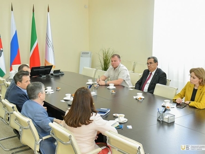 Визит ректора Бухарского госуниверситета Обиджона Хамидова в университет / Фото: Павел Железняк