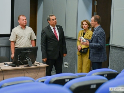 Визит ректора Бухарского госуниверситета Обиджона Хамидова в университет / Фото: Павел Железняк