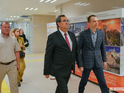 Визит ректора Бухарского госуниверситета Обиджона Хамидова в университет / Фото: Павел Железняк