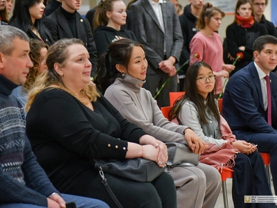 Открытие мемориальной доски памяти выпускника вуза Дмитрия Усова / Фото: Павел Железняк