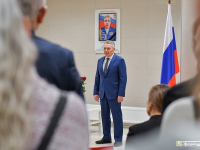 Открытие мемориальной доски памяти выпускника вуза Дмитрия Усова / Фото: Павел Железняк