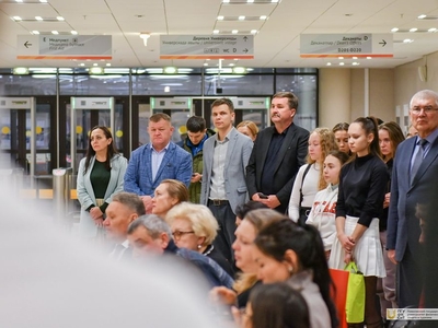 Открытие мемориальной доски памяти выпускника вуза Дмитрия Усова / Фото: Павел Железняк