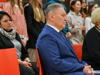 Открытие мемориальной доски памяти выпускника вуза Дмитрия Усова / Фото: Павел Железняк