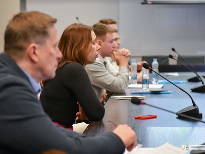 Круглый стол и работа по секциям Всероссийской конференции «Доминанты психолого-педагогического мастерства» / Фото: Валерия Майнагашева, Амалия Рязанская, Павел Железняк