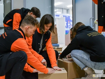 Отправка гуманитарной помощи военнослужащим / Фото: Павел Железняк