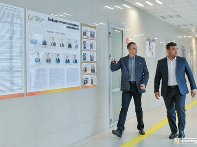 Встреча ректора c начальником Управления развития спорта Ташкентской области / Фото: Павел Железняк