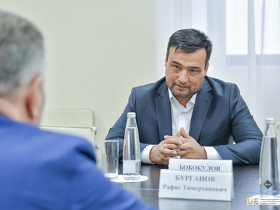 Встреча ректора c начальником Управления развития спорта Ташкентской области / Фото: Павел Железняк
