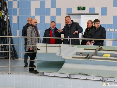 Азат Кадыров ознакомился с ходом ремонтных работ на объектах университета / Фото: Павел Железняк