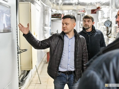 Азат Кадыров ознакомился с ходом ремонтных работ на объектах университета / Фото: Павел Железняк