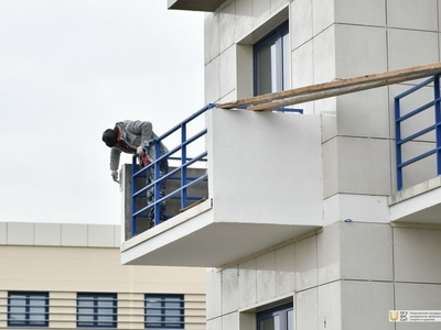 Ремонтные работы в ЦГВС и ДВВС: обход ректора Рафиса Бурганова и заминистра спорта РТ Алмаза Мингулова / Фото: Павел Железняк