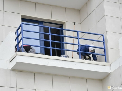 Ремонтные работы в ЦГВС и ДВВС: обход ректора Рафиса Бурганова и заминистра спорта РТ Алмаза Мингулова / Фото: Павел Железняк