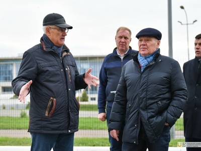 Ремонтные работы в ЦГВС и ДВВС: обход ректора Рафиса Бурганова и заминистра спорта РТ Алмаза Мингулова / Фото: Павел Железняк