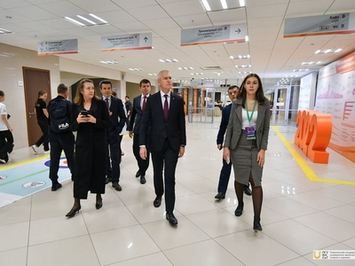 I Всероссийского форума ШСК: обход министром спорта РФ Олегом Матыциным выставки / Фото: Павел Железняк