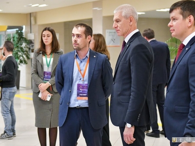 I Всероссийского форума ШСК: обход министром спорта РФ Олегом Матыциным выставки / Фото: Павел Железняк
