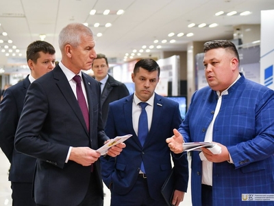 I Всероссийского форума ШСК: обход министром спорта РФ Олегом Матыциным выставки / Фото: Павел Железняк