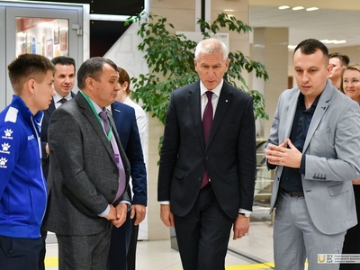 I Всероссийского форума ШСК: обход министром спорта РФ Олегом Матыциным выставки / Фото: Павел Железняк