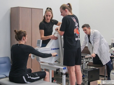 Обследование игроков БК «Казаночка» / Фото: Ирина Охотникова