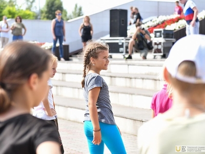 Утренняя зарядка от Олимпийского чемпиона Ильи Захарова для детей в рамках международных соревнований «Игры Дружбы» / Фото: Ирина Охотникова 