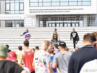 Утренняя зарядка от Олимпийского чемпиона Ильи Захарова для детей в рамках международных соревнований «Игры Дружбы» / Фото: Ирина Охотникова 