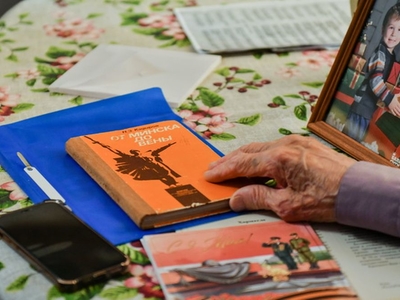 В гостях у ветерана ВОВ ректор и студенческий актив университета / Фото: Павел Железняк