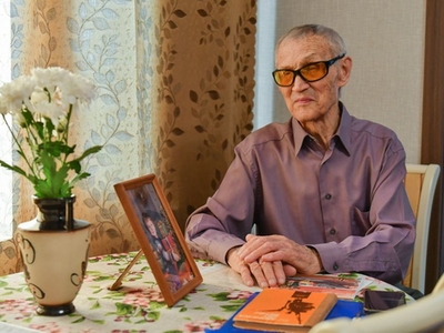 В гостях у ветерана ВОВ ректор и студенческий актив университета / Фото: Павел Железняк