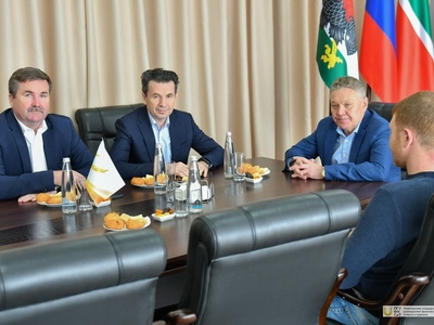 Встреча с участником СВО: беседа с ректором и передача писем бойцам от студактива университета / Фото: Павел Железняк