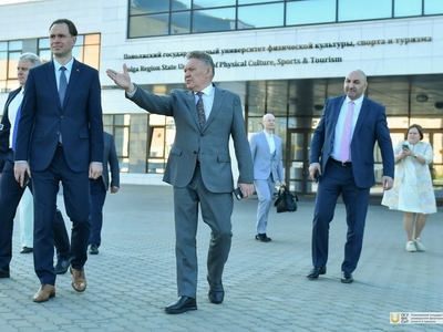 Экскурсия участников научно-практической конференции с участием представителей государств-участников СНГ, БРИКС / Фото: Павел Железняк