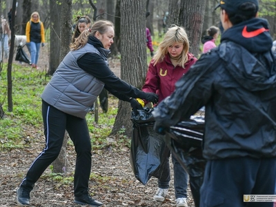Субботник с участием ректора университета / Фото: Павел Железняк
