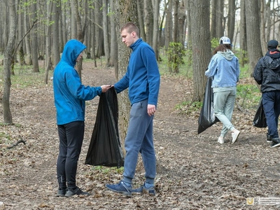 Субботник с участием ректора университета / Фото: Павел Железняк