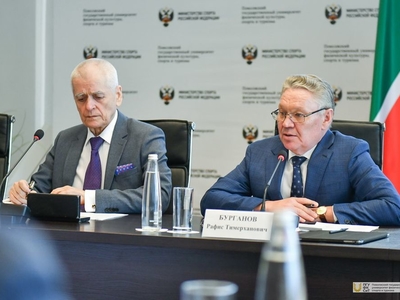 Круглый стол с Геннадием Онищенко на тему «Актуальные направления научных исследований в сфере физической культуры и спорта» / Фото: Павел Железняк