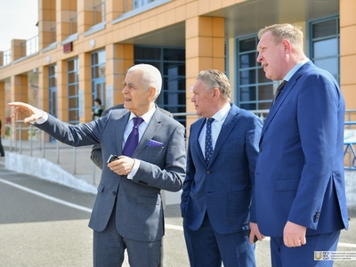 Геннадий Онищенко на объектах Поволжского университета / Фото: Павел Железняк