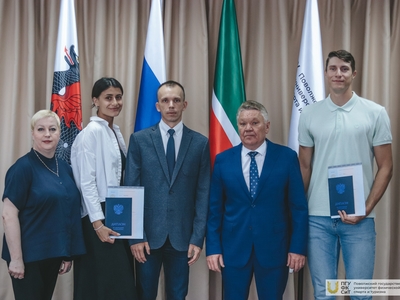 Вручение дипломов аспирантам / Фото: Дарья Карпеева