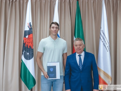 Вручение дипломов аспирантам / Фото: Дарья Карпеева