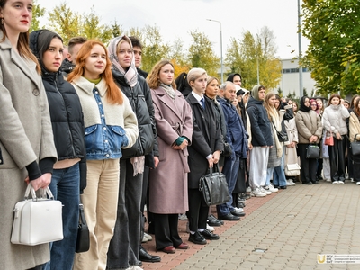 
Торжественная церемония поднятия флагов студентами Международного института гостиничного менеджмента и туризма
