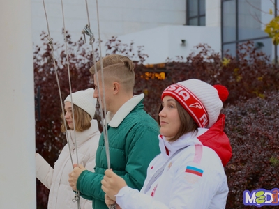 
Торжественная церемония поднятия флагов студентами Международного института гостиничного менеджмента и туризма
