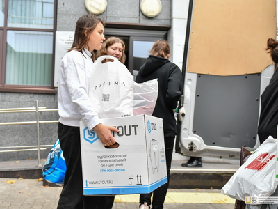 Отправка гуманитарной помощи Луганской и Донецкой Республикам / Павел Железняк