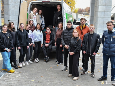 Отправка гуманитарной помощи Луганской и Донецкой Республикам / Павел Железняк