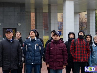 
Торжественная церемония поднятия флагов студентами Международного института гостиничного менеджмента и туризма
