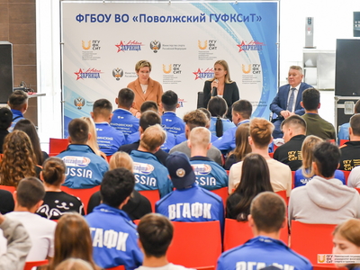 Встреча с олимпийской чемпионкой 2020 года Мариной Голядкиной / Фото: Павел Железняк