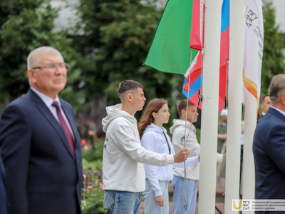 Поднятие флагов (11.09.23) / Дарья Карпеева