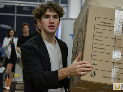 Сбор и отправка гуманитарной помощи для жителей Лисичанска / Павел Железняк